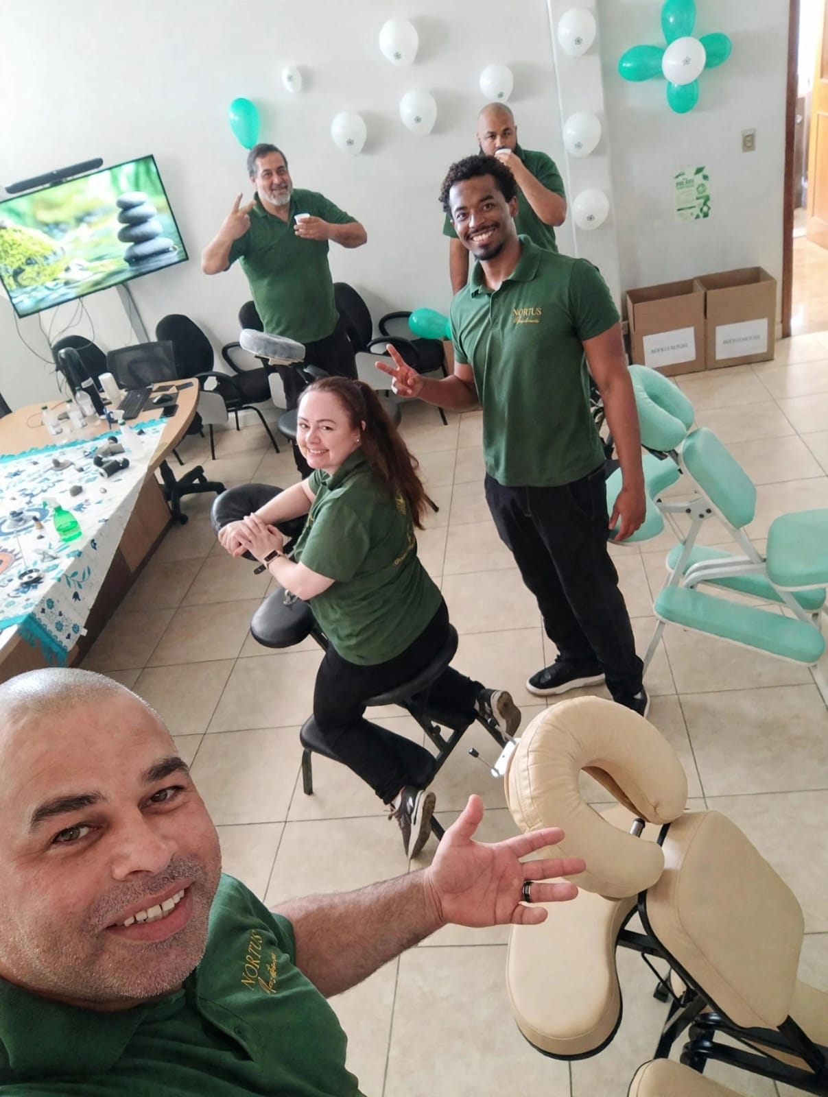 Equipe Nórtus no espaço de atendimento montado na Alpha Química